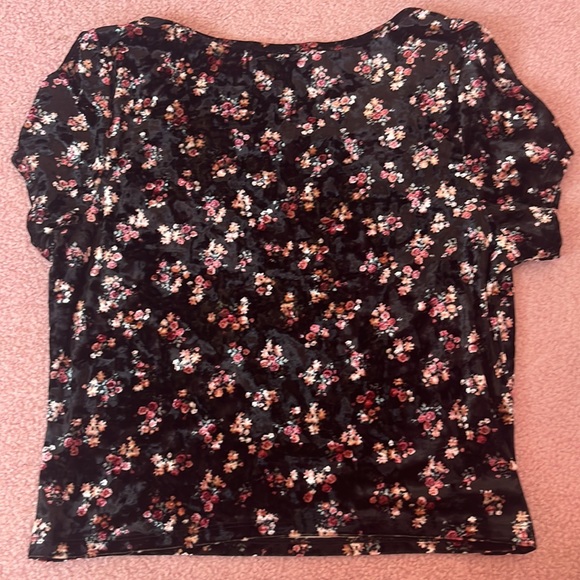 Forever 21 Velvety Black Floral Too Size XL - Picture 4 of 4